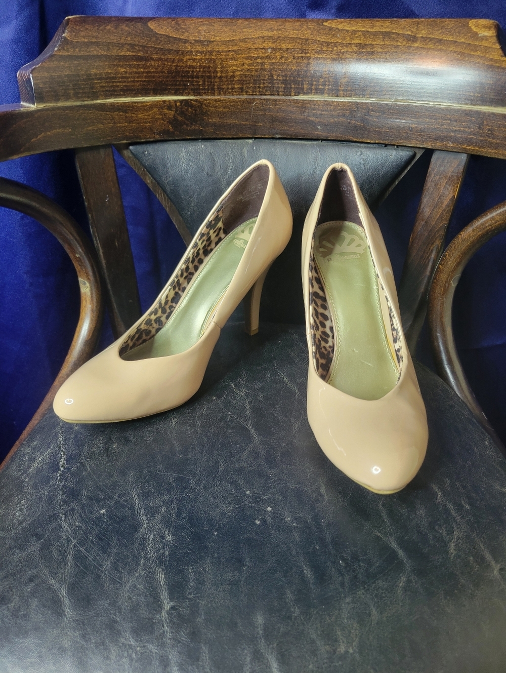 Beautiful Fergalicious Nude Patent Pumps